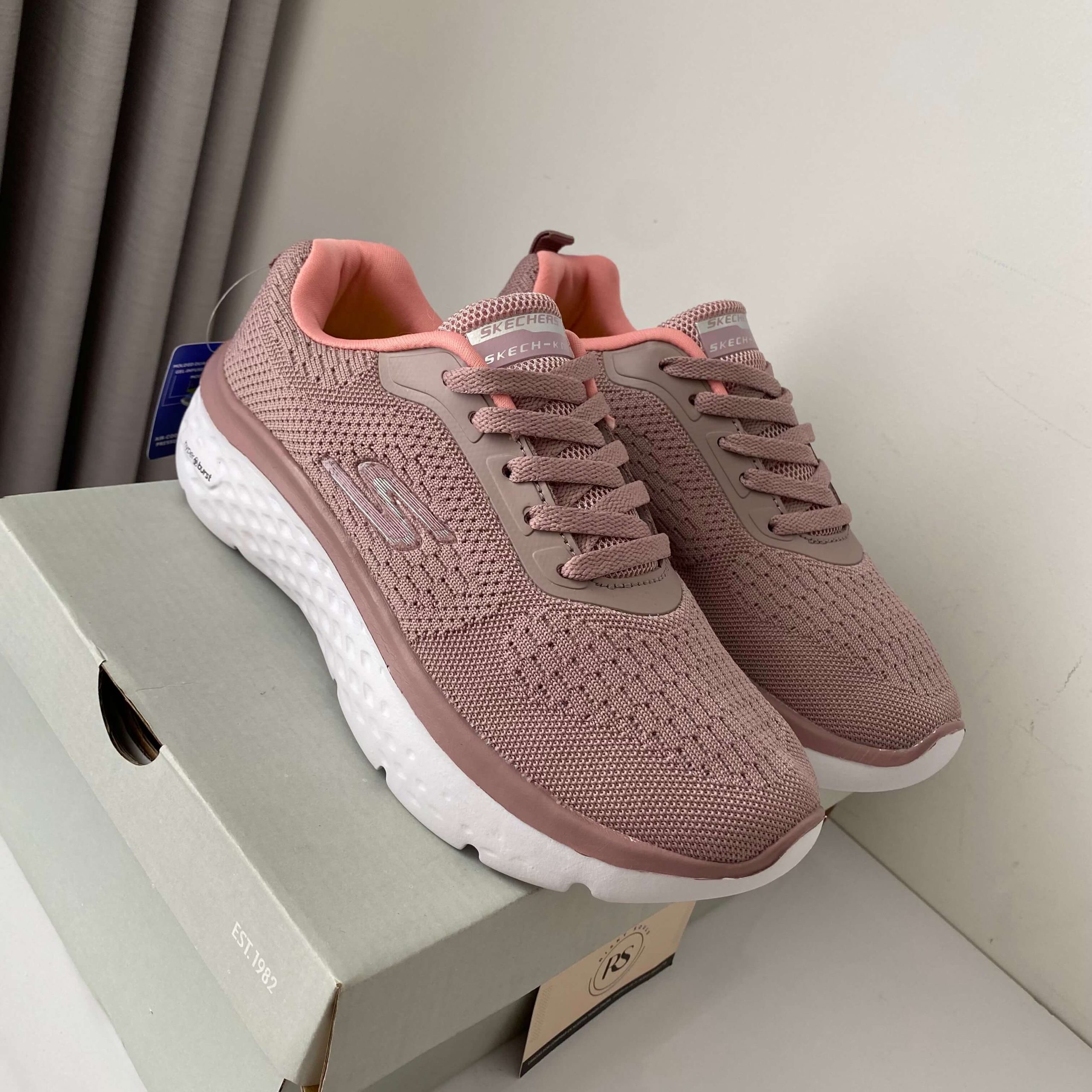 Skechers Summits Rosado3