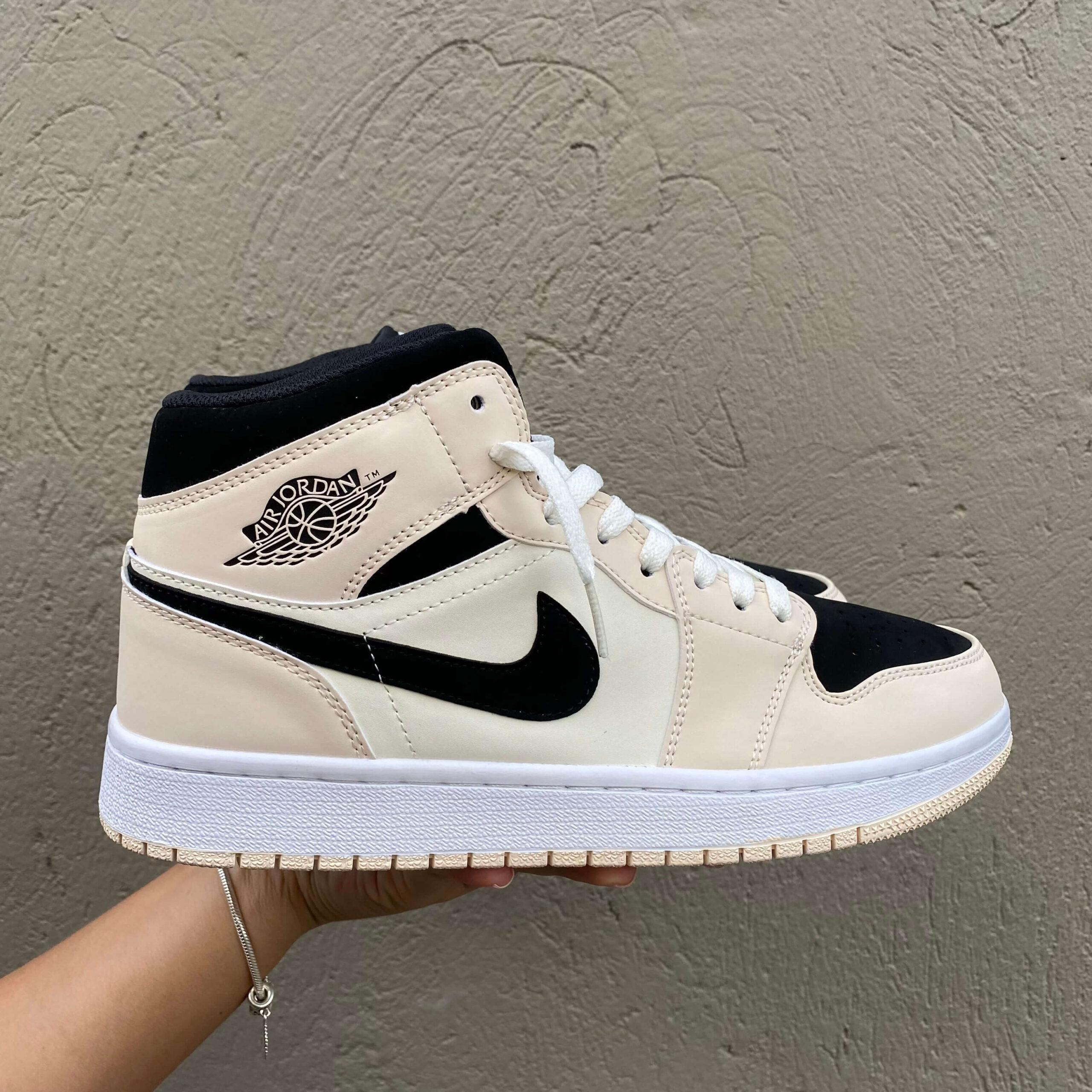 Jordan Retro 1 Crema (3)
