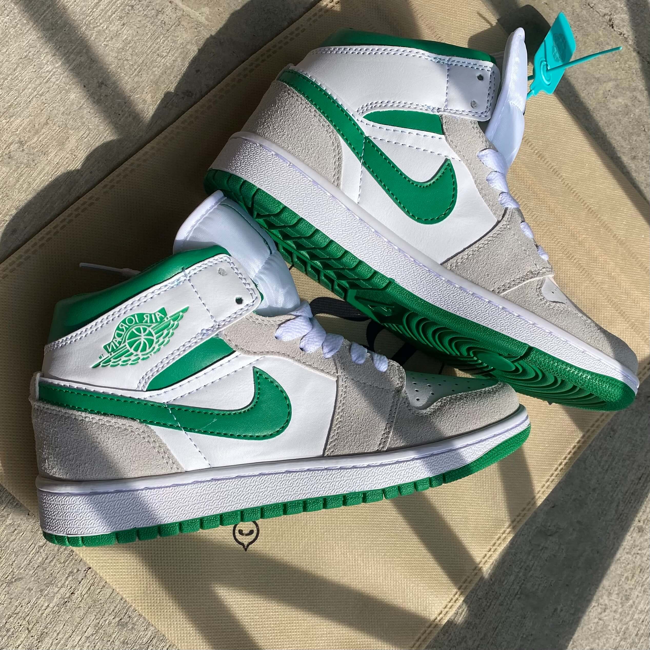 Jordan Retro 1 Gris Verde (1)