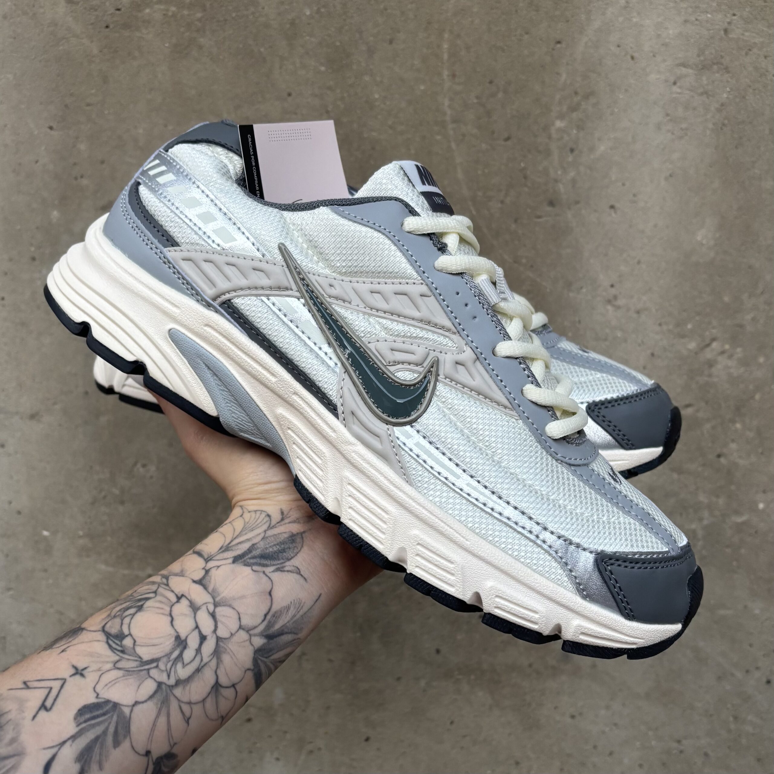 Nike initiator gris (2)