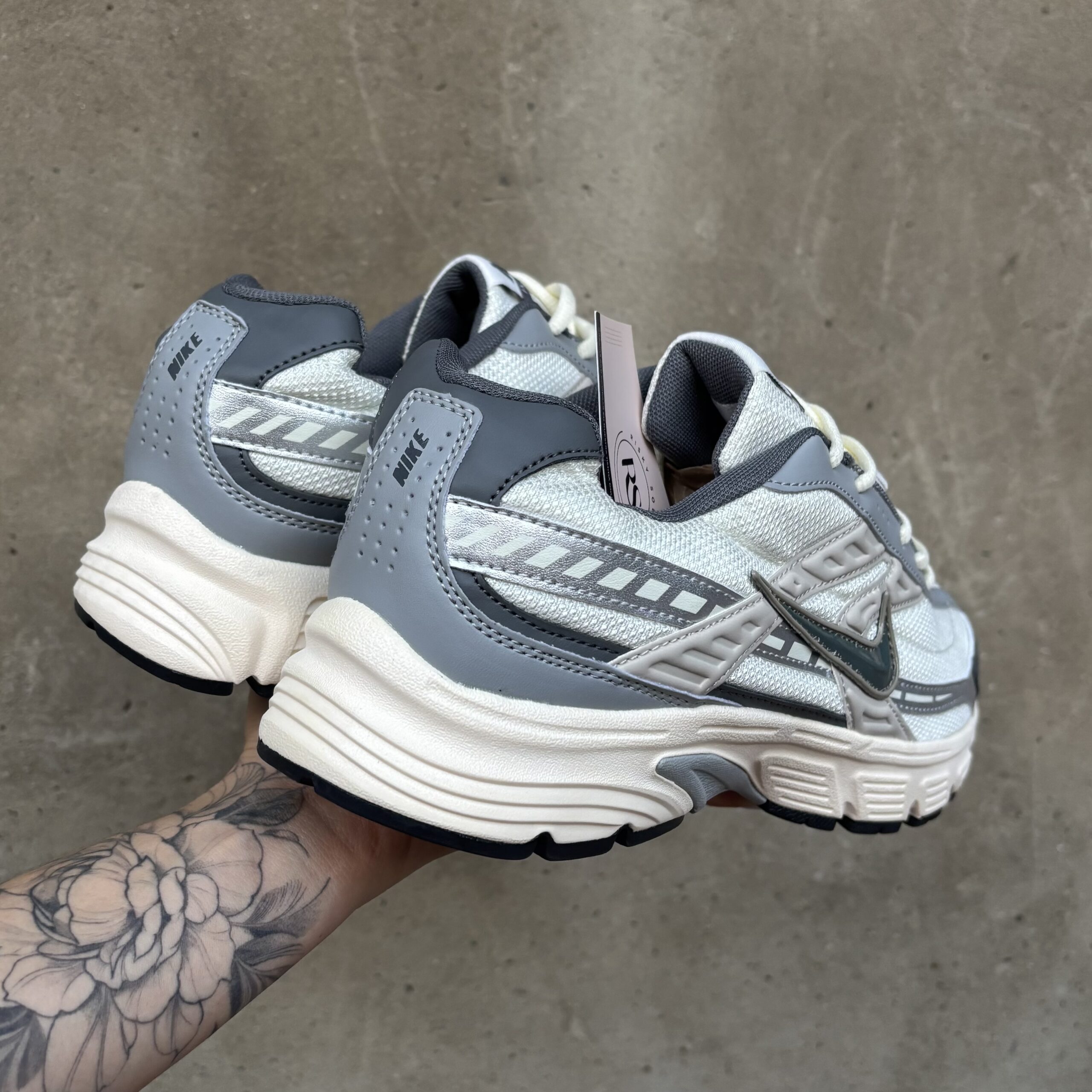 Nike initiator gris (3)